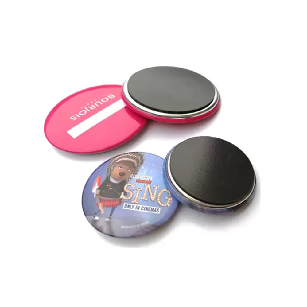 Button badge with rubber magnet